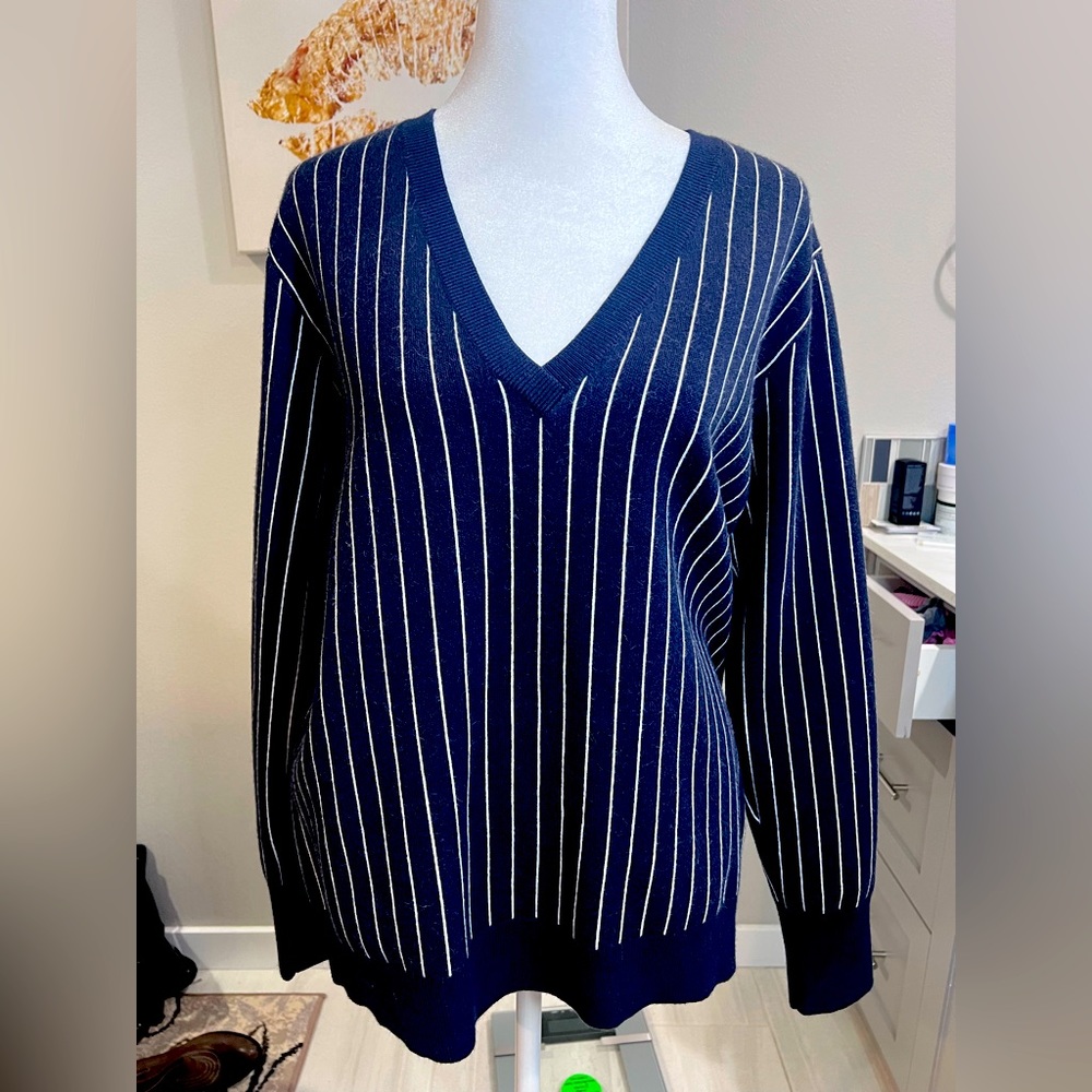 NWOT Selected Femme  Navy/White Pin Striped V Neck Sweater, size M
